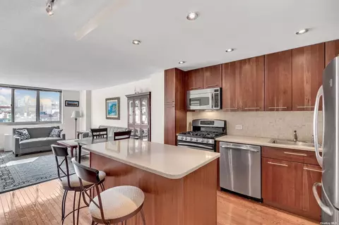 345 E 93rd St #7F, New York, NY 10128