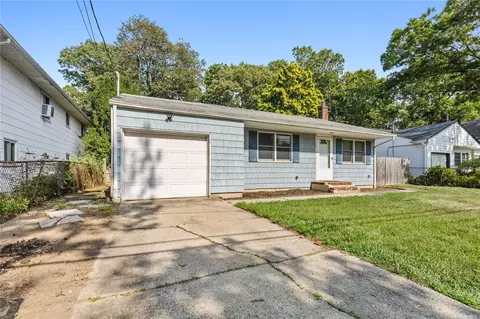 15 Homesite Ct, Huntington, NY 11743