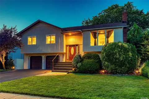 2953 Huntington Ct, Wantagh, NY 11793
