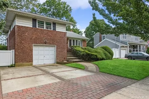 298 Harmony Dr, Massapequa Park, NY 11762