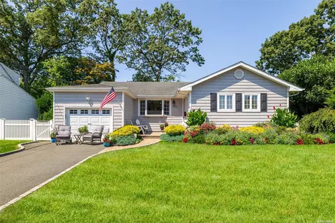 1442 Sidney Ct, Seaford, NY 11783