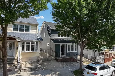89-29 183rd St, Hollis, NY 11423