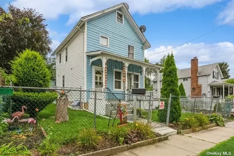 53 Valentine St, Glen Cove, NY 11542