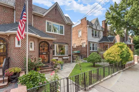 53-62 63rd St, Maspeth, NY 11378