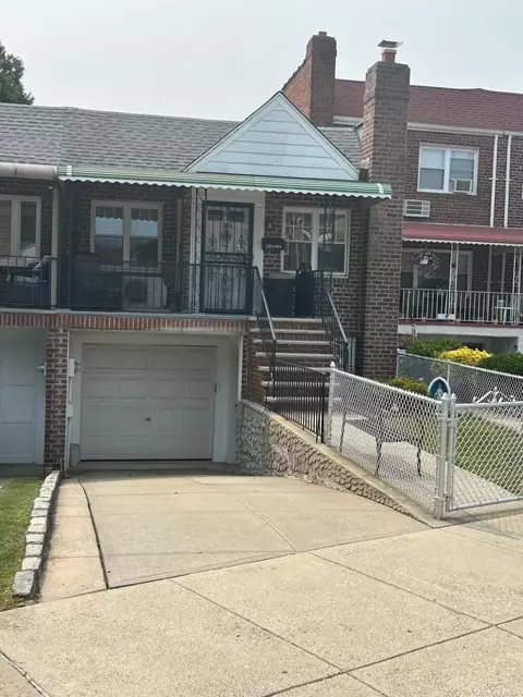62-22 78th St, Middle Village, NY 11379