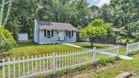 40 Commack Rd, Mastic Beach, NY 11951