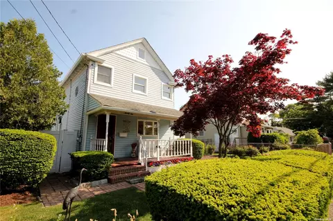32 Wilbur St, Bay Shore, NY 11706
