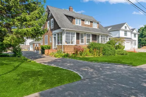94 Montrose Ave, Babylon, NY 11702