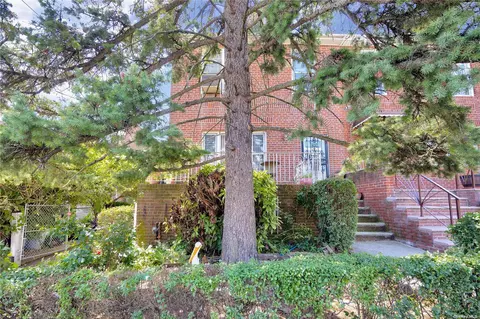 73-08 68th Ave, Middle Village, NY 11379