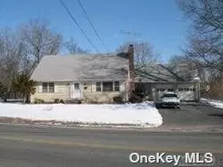 397 Brook Ave, Bay Shore, NY 11706