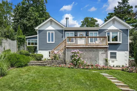 34 Cedar Valley Ln, Huntington, NY 11743