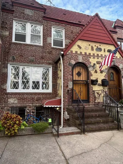 63-65 77th St, Middle Village, NY 11379