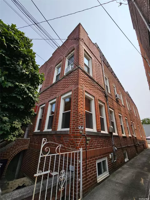 78-20 67th Dr, Middle Village, NY 11379