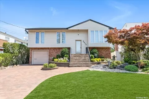 2617 Henry St, Merrick, NY 11566