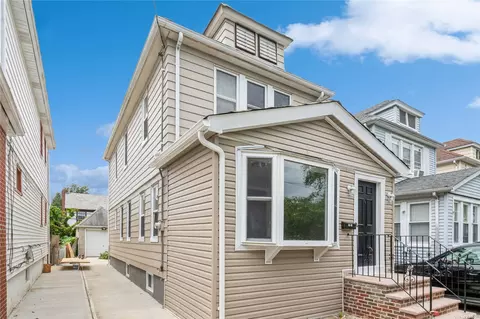 86-24 254th St, Bellerose, NY 11426