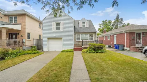 79-26 268th St, Glen Oaks, NY 11004