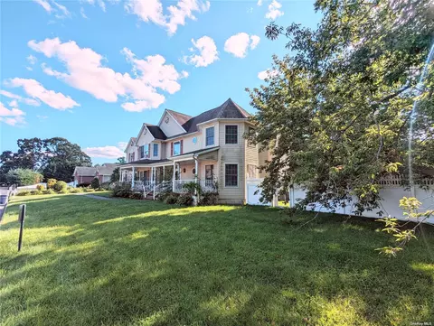2 Laura Ln, East Northport, NY 11731