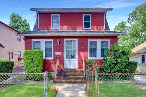 21 Elizabeth St, Floral Park, NY 11001