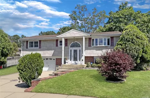 10 Mark Ln, Deer Park, NY 11729