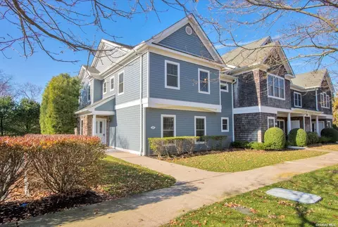 45 Savannah Ln #45, Southampton, NY 11968