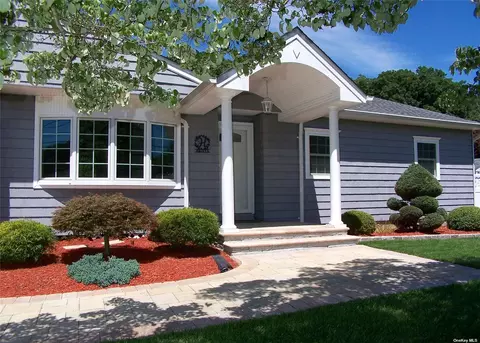 511 Thrift St, Ronkonkoma, NY 11779