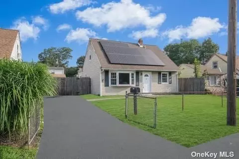 537 Shade St, North Babylon, NY 11703