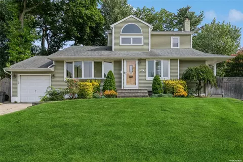 62 Alexander Dr, Syosset, NY 11791