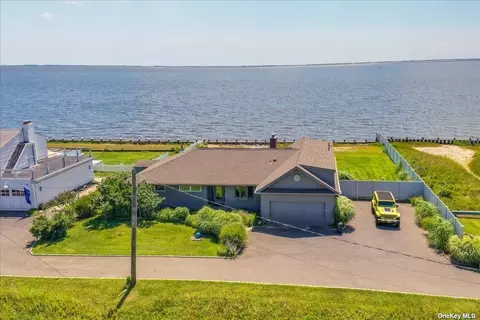 501 Grove Ave, Patchogue, NY 11772