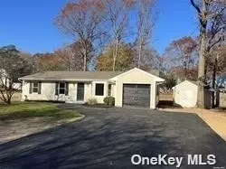 559 Canal Rd, Mount Sinai, NY 11766