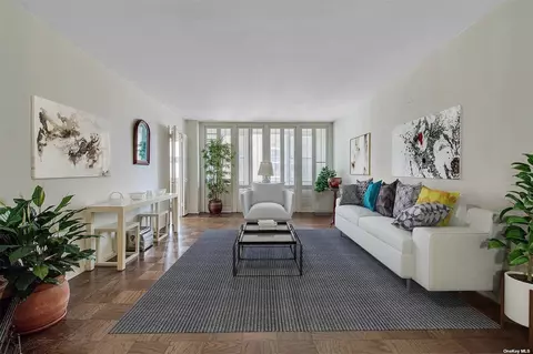 70-25 Yellowstone Blvd #9V, Forest Hills, NY 11375