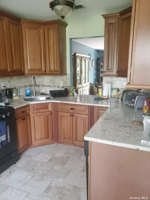 23 Badger Trl #1, Coram, NY 11727
