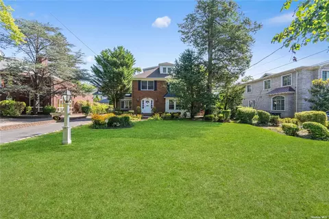50 Woodmere Blvd S, Woodmere, NY 11598