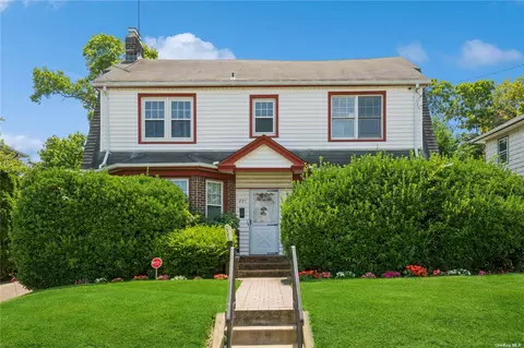 881 Academy Rd, Woodmere, NY 11598