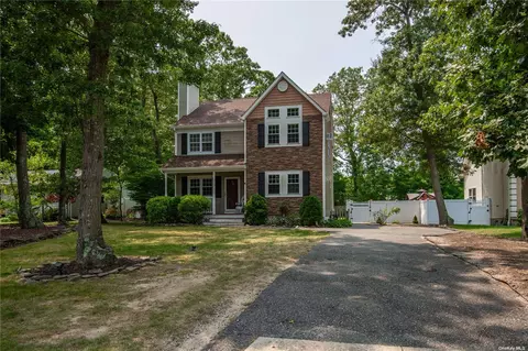22 Hunter Ave, Miller Place, NY 11764