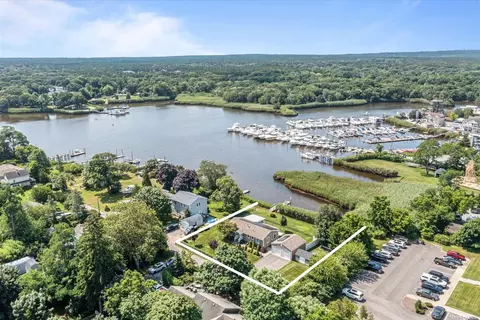 25 Howell Ln, Riverhead, NY 11901