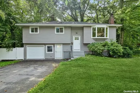 6 Regal Dr, Huntington, NY 11743