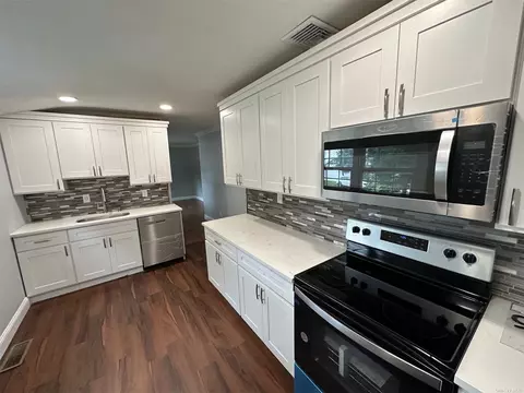 955 Amsterdam Ave, Patchogue, NY 11772