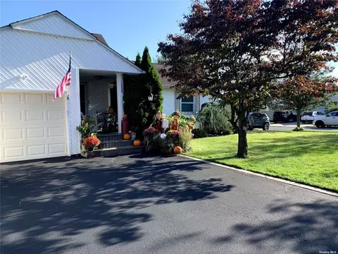 1690 Midland Dr, East Meadow, NY 11554