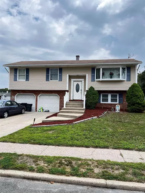 15 E Kennedy Dr #E, Centereach, NY 11720