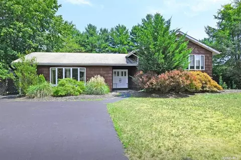22 Diane Ln, East Northport, NY 11731