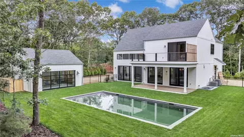 30 1st St, East Hampton, NY 11937