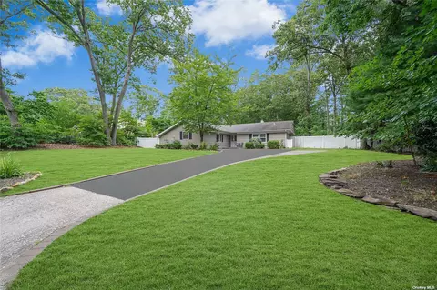 11 Barker Dr, Stony Brook, NY 11790