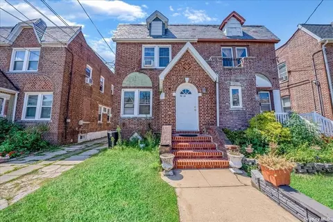9434 239th St, Floral Park, NY 11001