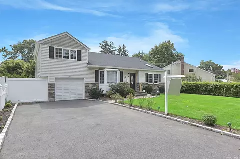 8 Nichols Rd, Huntington Station, NY 11746