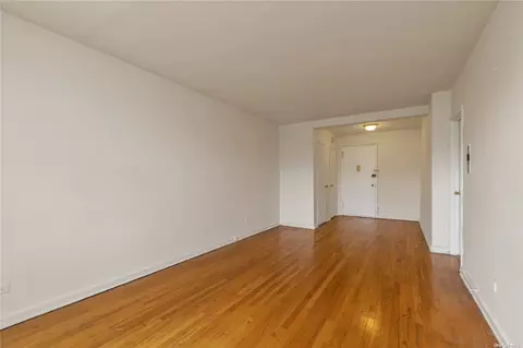141-05 Pershing Cres #309, Briarwood, NY 11435