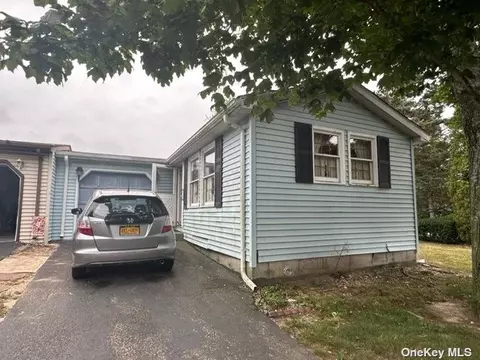 148 Village Cir #148, Manorville, NY 11949