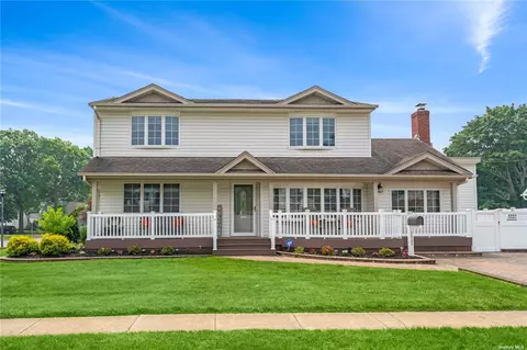 3532 Waverly Ave, Seaford, NY 11783
