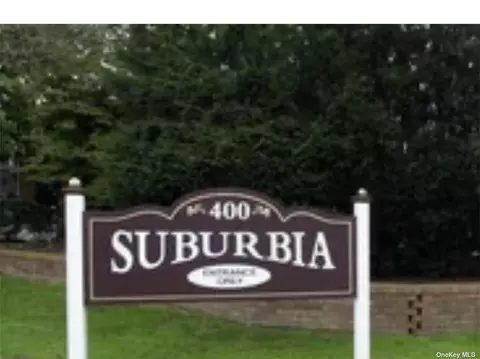 400 Fulton St #1F, Farmingdale, NY 11735