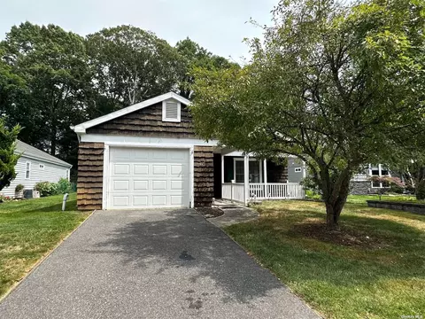 275 Edinburgh Dr #275, Ridge, NY 11961