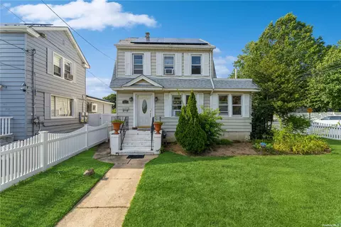 537 Dubois Ave, Valley Stream, NY 11581